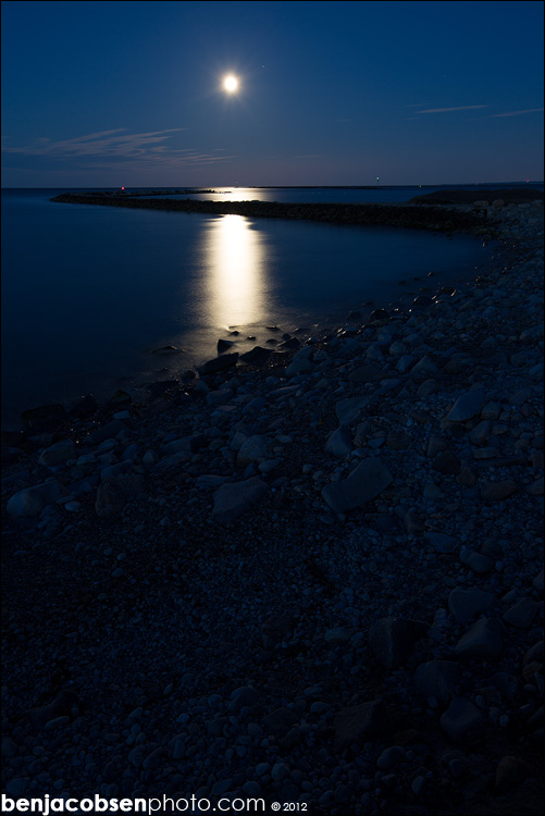 IMAGE: http://www.benjacobsenphoto.com/blog/wp-content/gallery/point-judith-4-7-2012/canon-eos-5d-mark-iii-bjp_1667orig.jpg